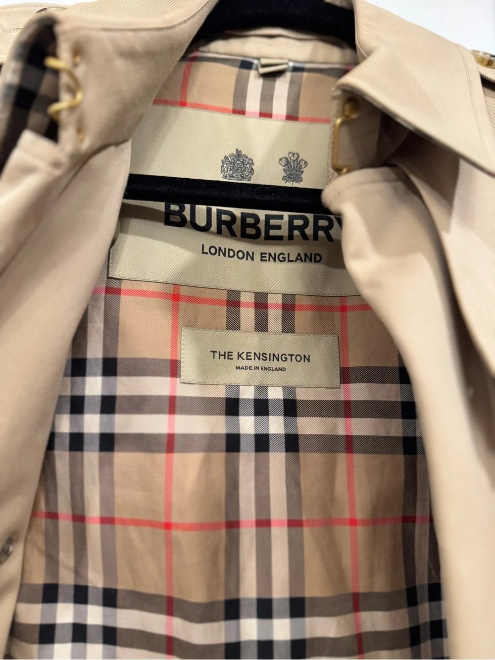 Burberry Beige Classic Trench Coat with Belted Waist (Kensington model) - Picture 3 of 5